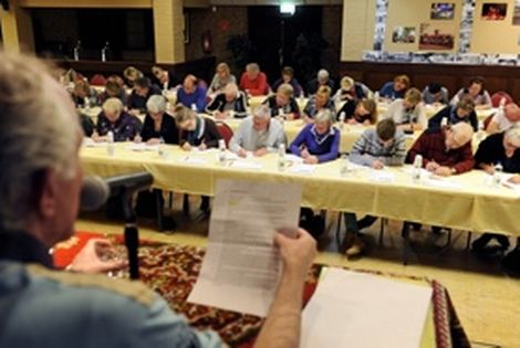 Meester Chris wint het Niedorper dictee!